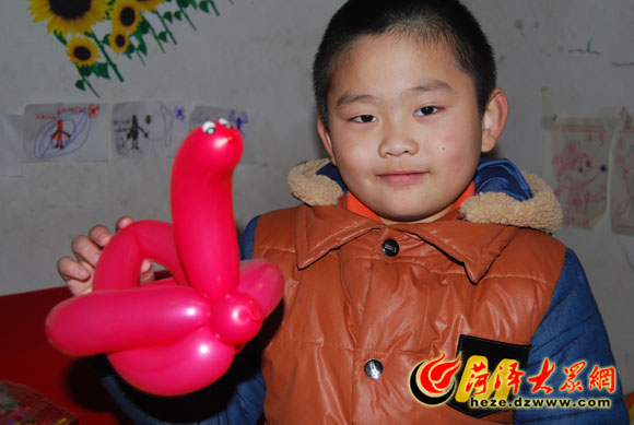 菏泽6岁气球达人编织缤纷世界