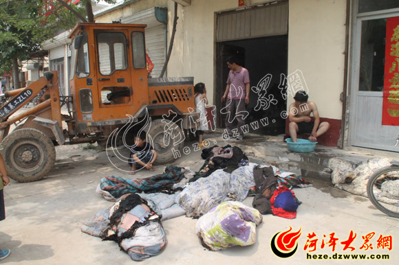 成阳路南段一住户:小孩点燃杨棉 引发家中火灾