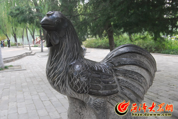 菏泽:公园生肖雕像遭虐杀 市民谴责不文明黑手