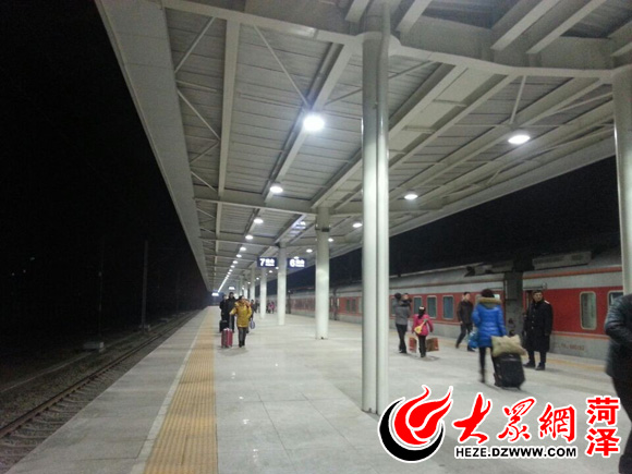 记者夜访菏泽火车站:市民直呼高大上