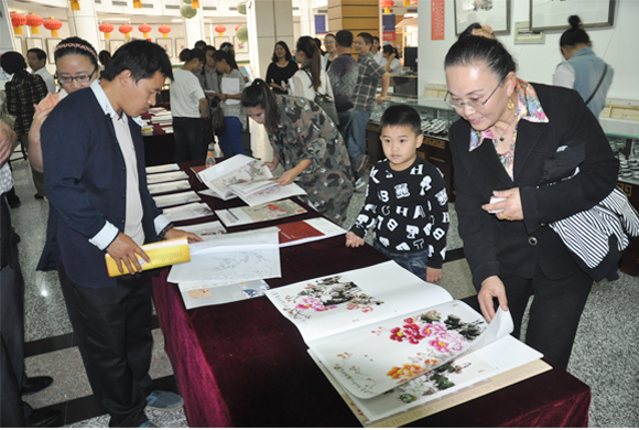 菏泽:迎国庆中国画牡丹小品展今日启动