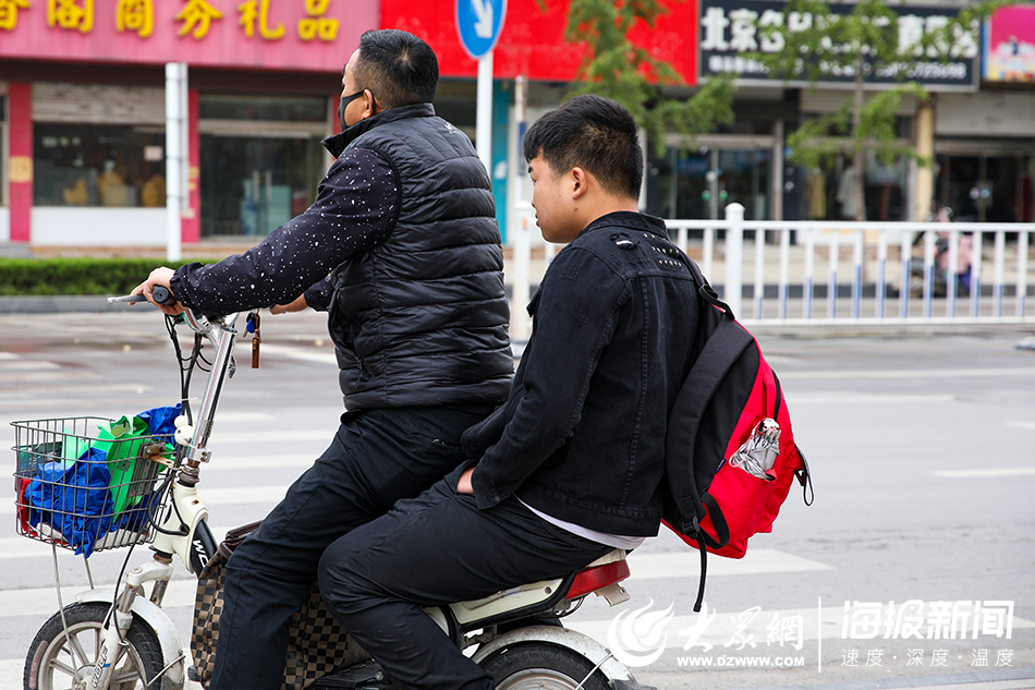 菏泽一夜入冬最低气温仅有7度 路上行人羽绒服加身