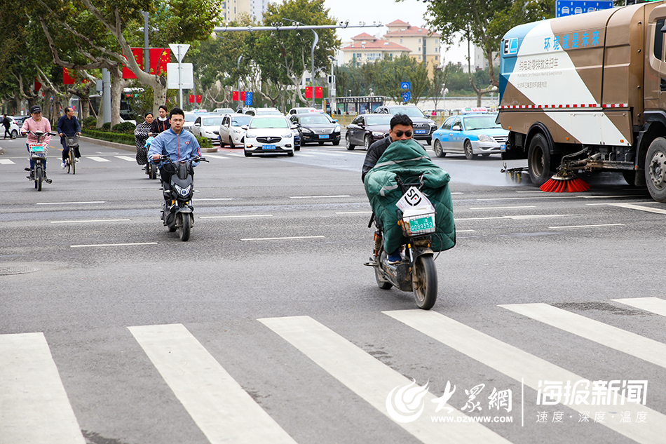 菏泽一夜入冬最低气温仅有7度 路上行人羽绒服加身