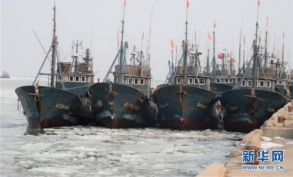 渔船被封冻在山东省东营市河口区中心渔港(1月27日摄).图片