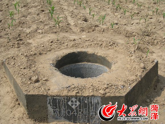 齐鲁师范学院派驻单县高老家乡"第一书记"帮助村里新开打的灌溉机井
