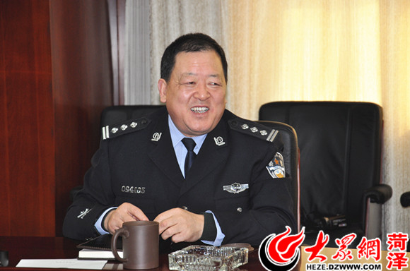 巨野县公安局局长李昌柱接受大众网采访