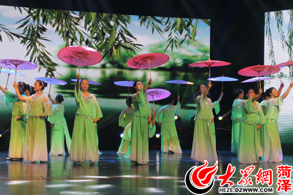 鄄城孙膑艺术团表演《烟雨江南》 鄄城孙膑艺术团表演《烟雨江南》