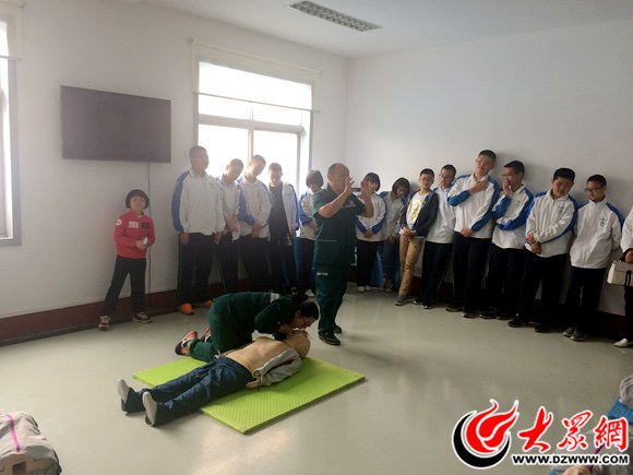 21中学生走进菏泽120急救指挥中心 增强自救能力