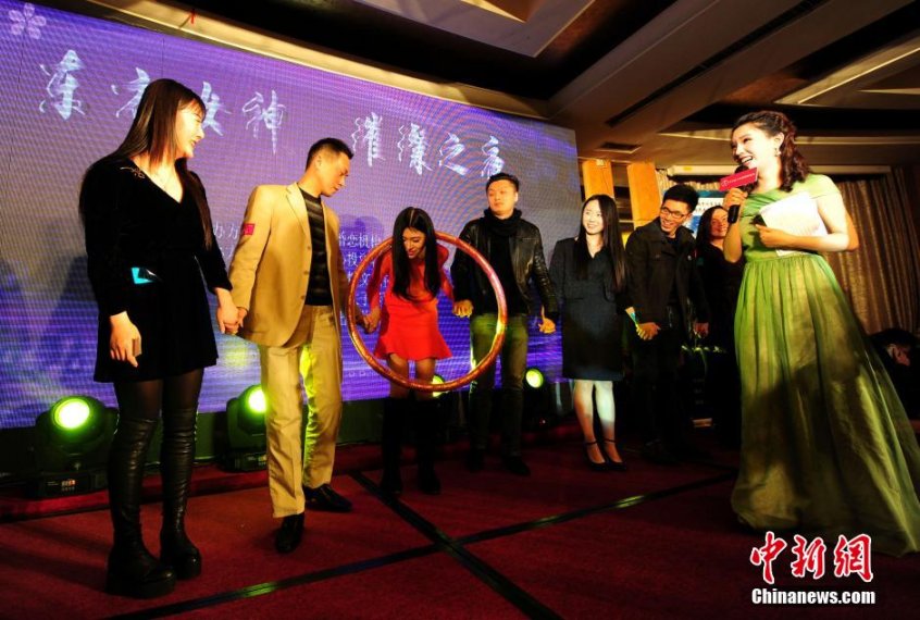 1月3日，中国首届“东方女神・璀璨之夜”高端相亲派对在武汉五火爆上演。据主办方介绍，在近一个月时间的报名，有三千多名来自国内外的名媛报名。