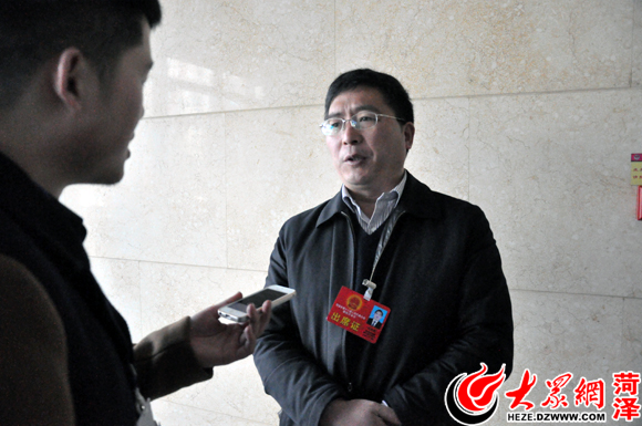 菏泽市人大代表,牡丹办事处党委书记陈新建接受大众网记者采访